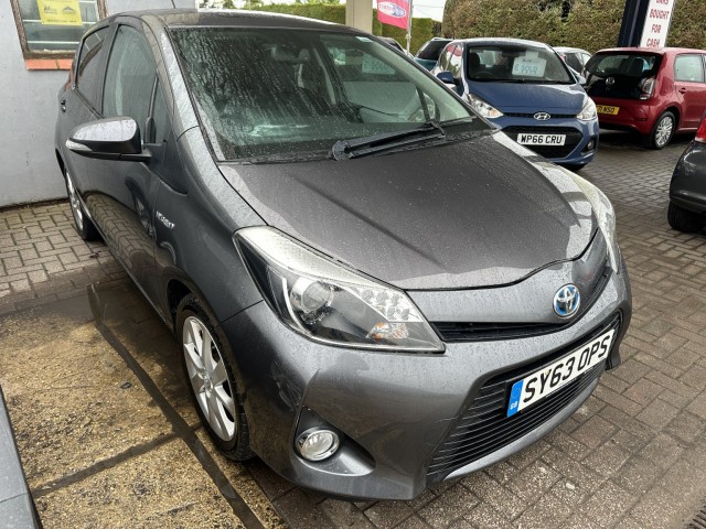 TOYOTA YARIS 1.5 VVT-h T Spirit (2013)