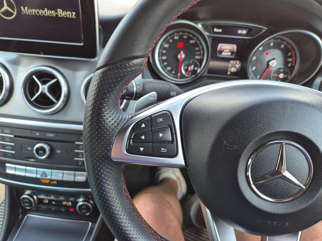 MERCEDES-BENZ CLA