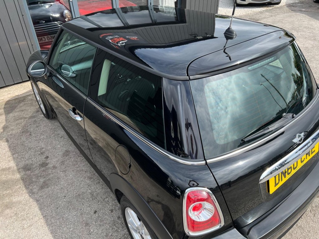 MINI HATCH