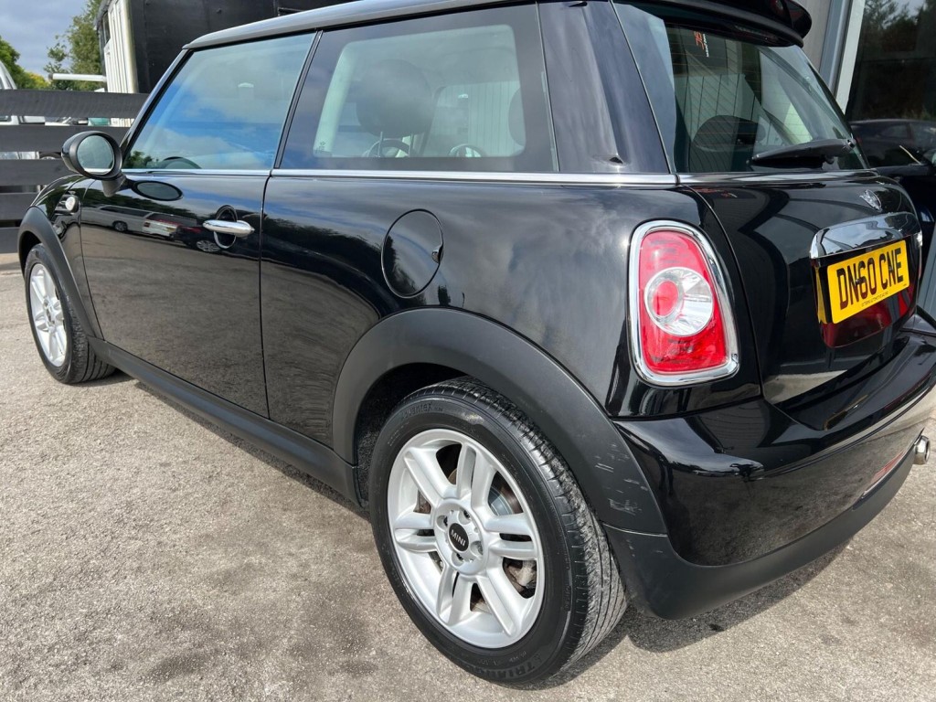 MINI HATCH