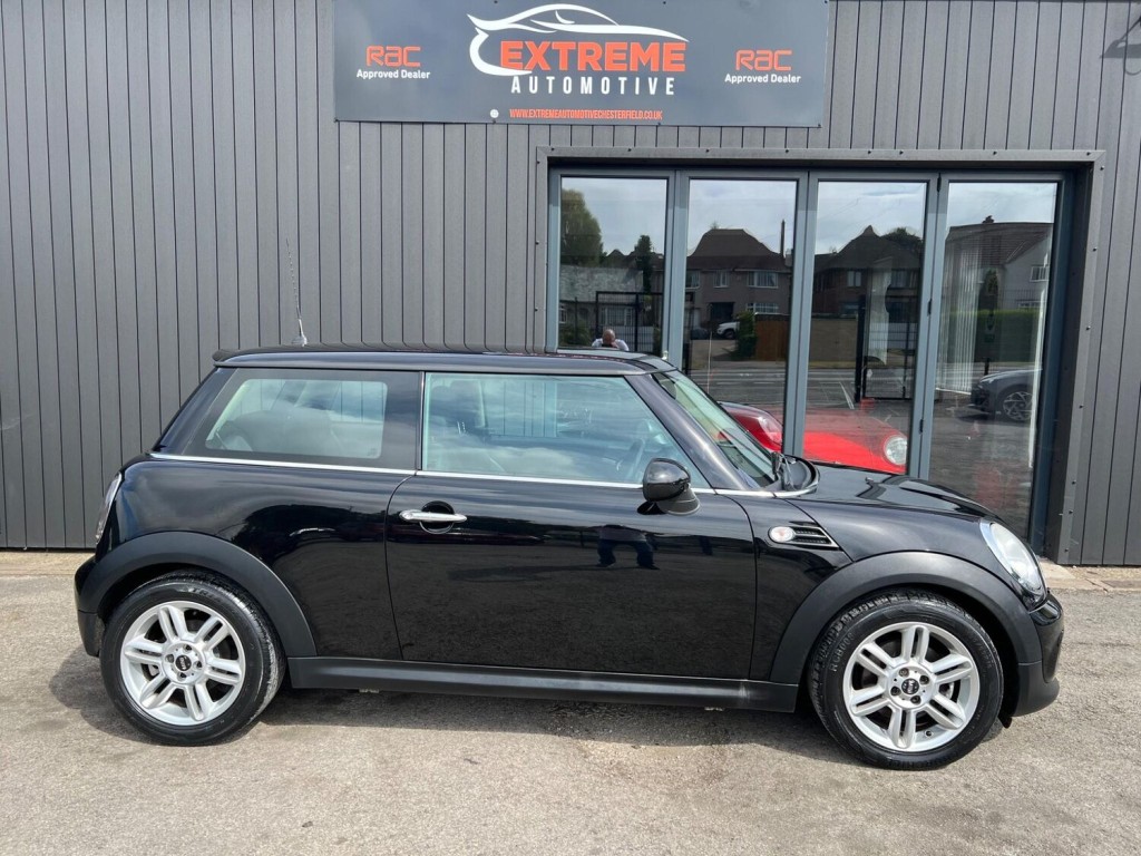 MINI HATCH