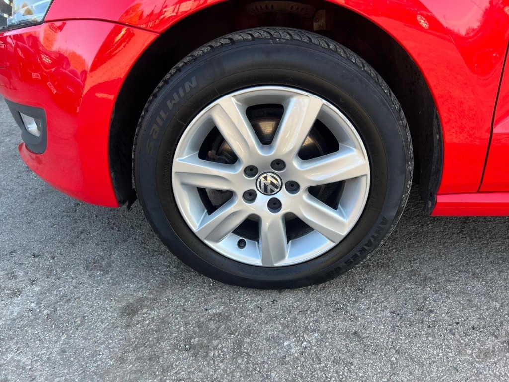 VOLKSWAGEN POLO