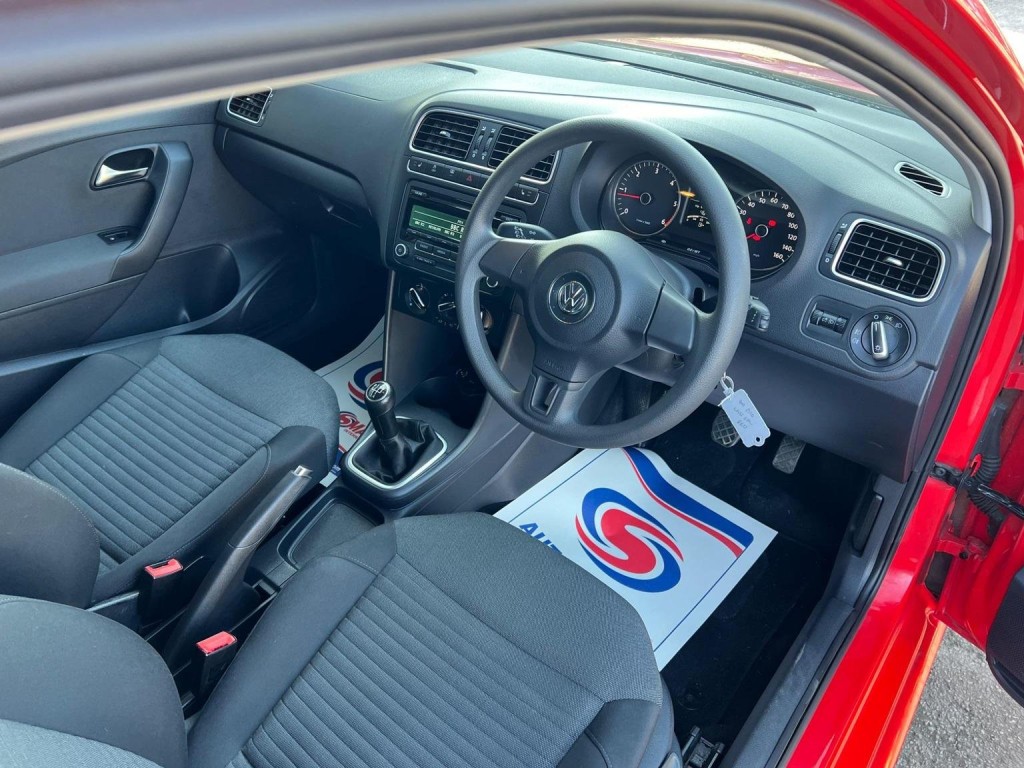 VOLKSWAGEN POLO