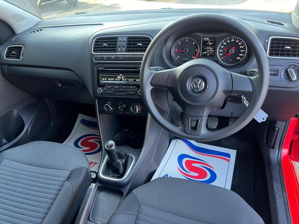 VOLKSWAGEN POLO