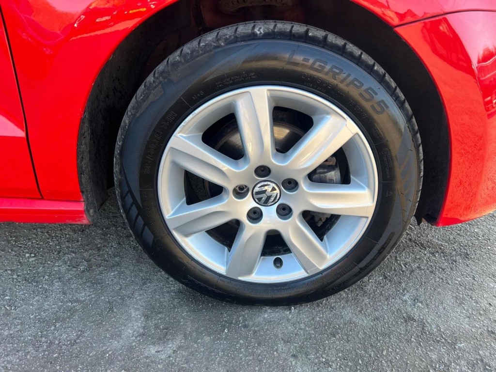 VOLKSWAGEN POLO
