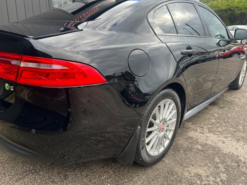 JAGUAR XE
