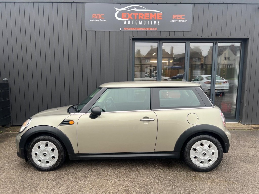 MINI HATCH