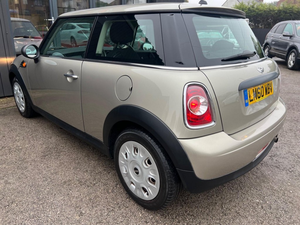 MINI HATCH