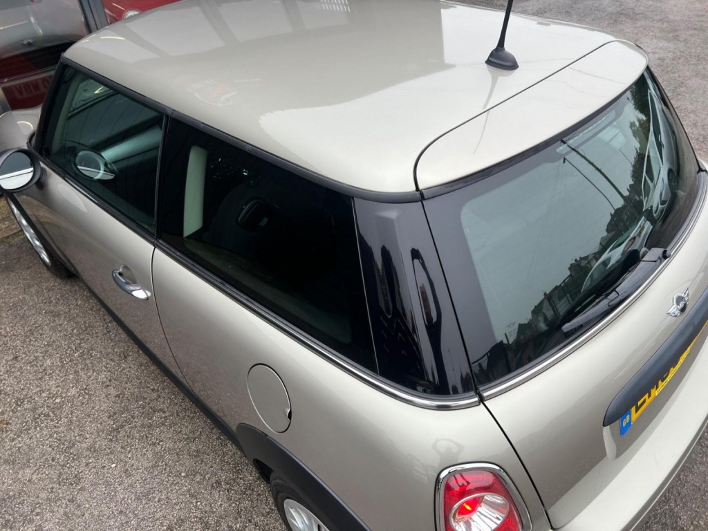 MINI HATCH