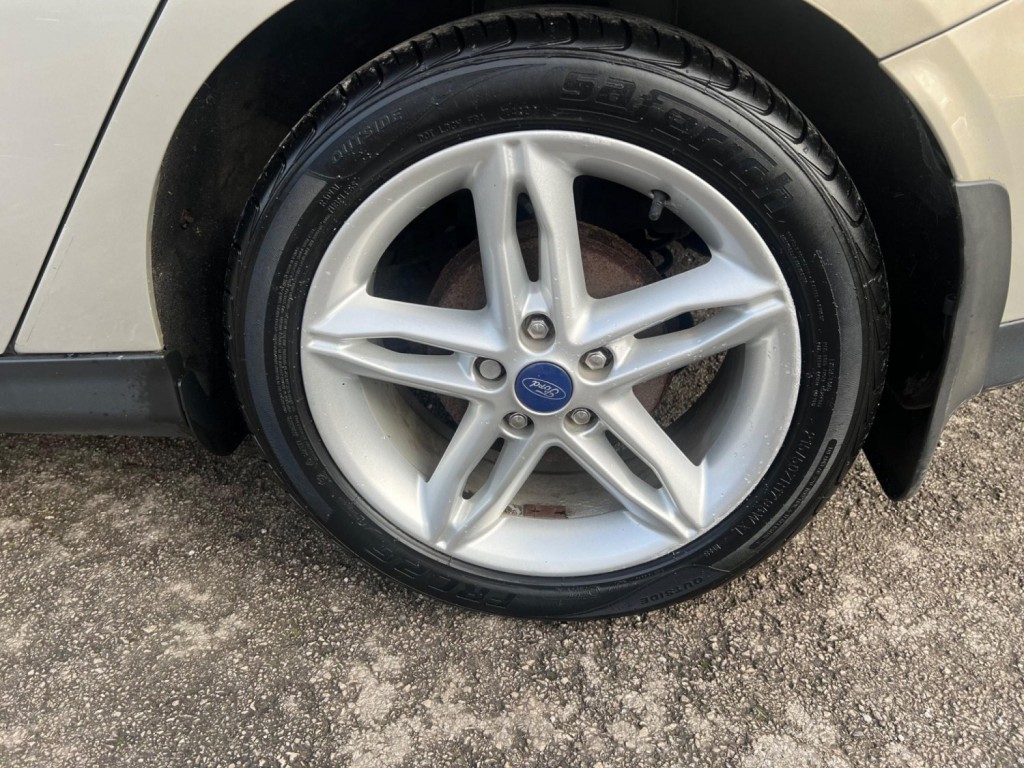 FORD FOCUS
