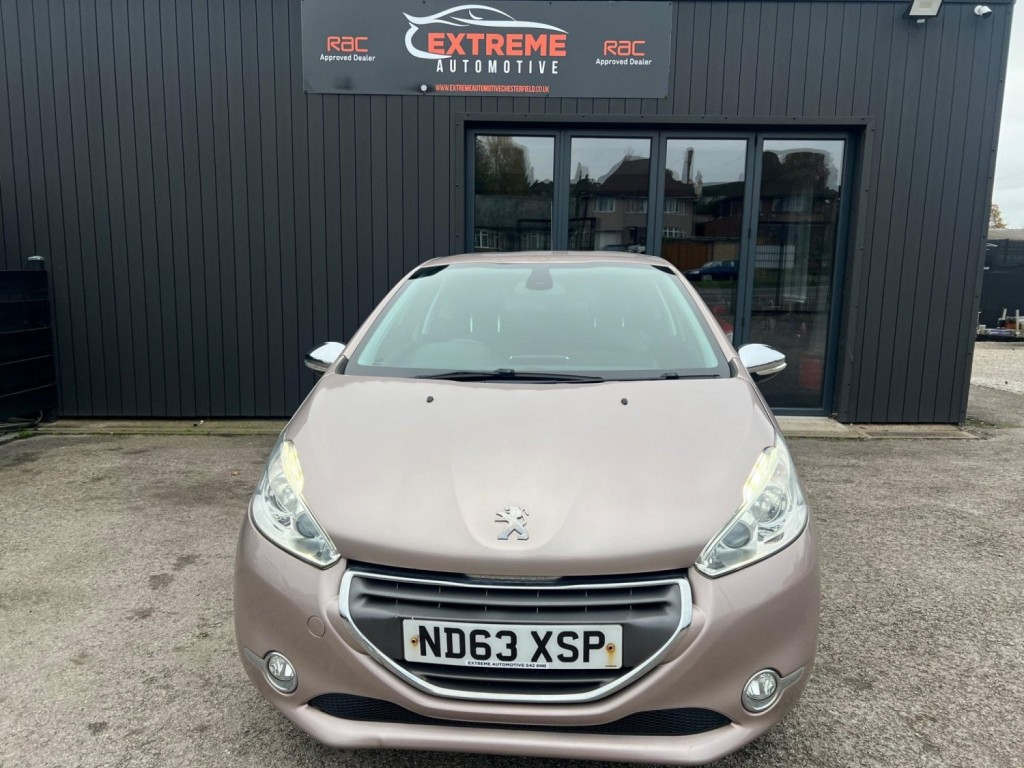 View PEUGEOT 208 1.2 VTi Allure Euro 5 3dr