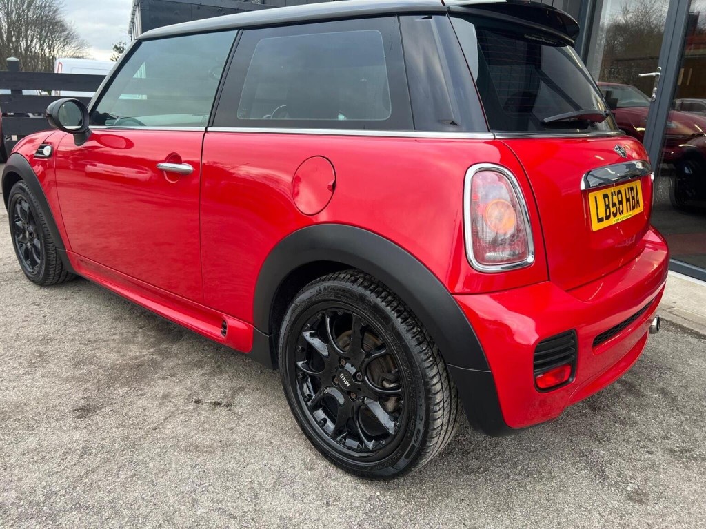 MINI HATCH