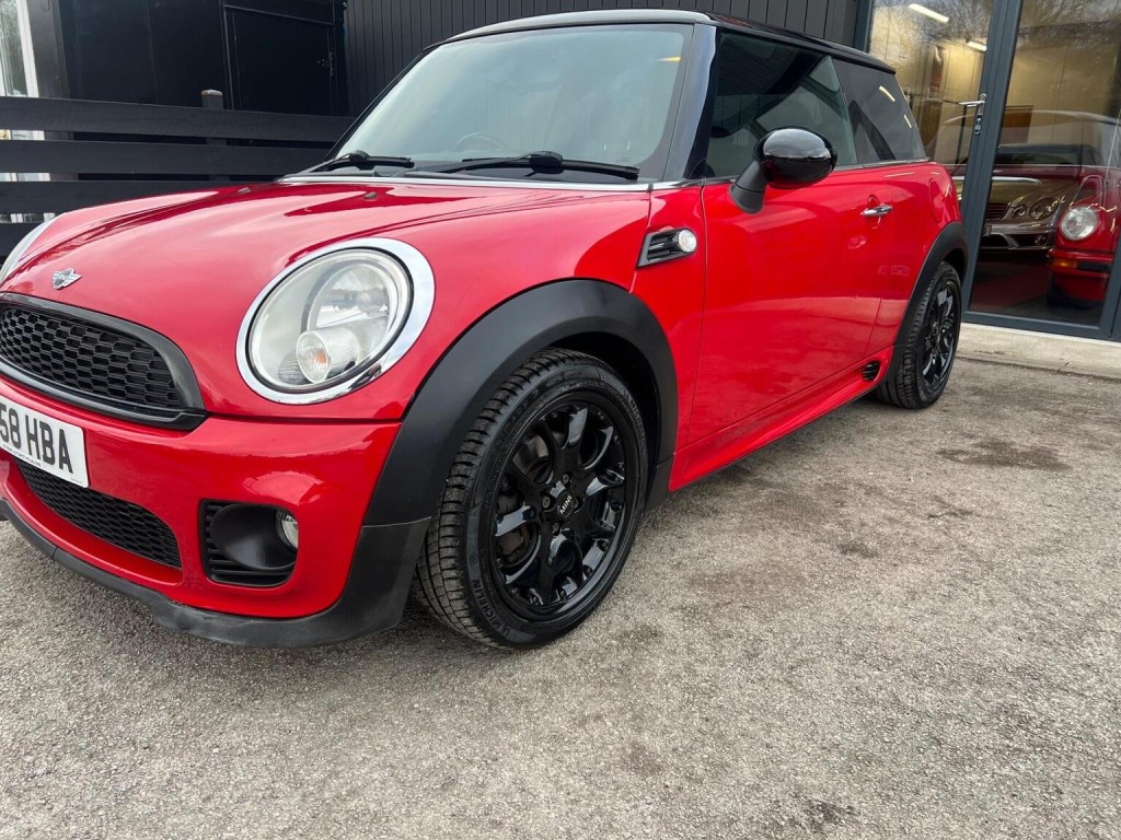 MINI HATCH