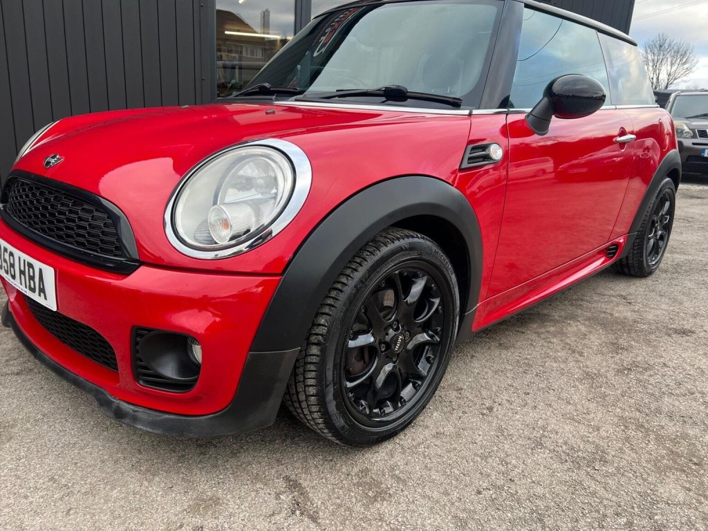 MINI HATCH