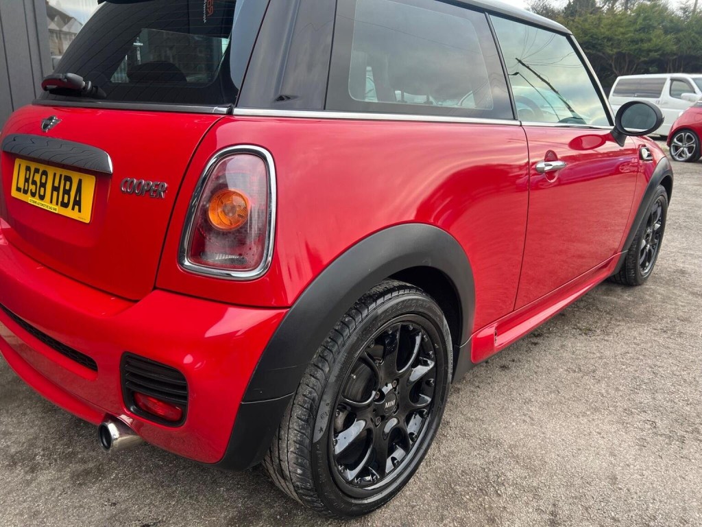 MINI HATCH