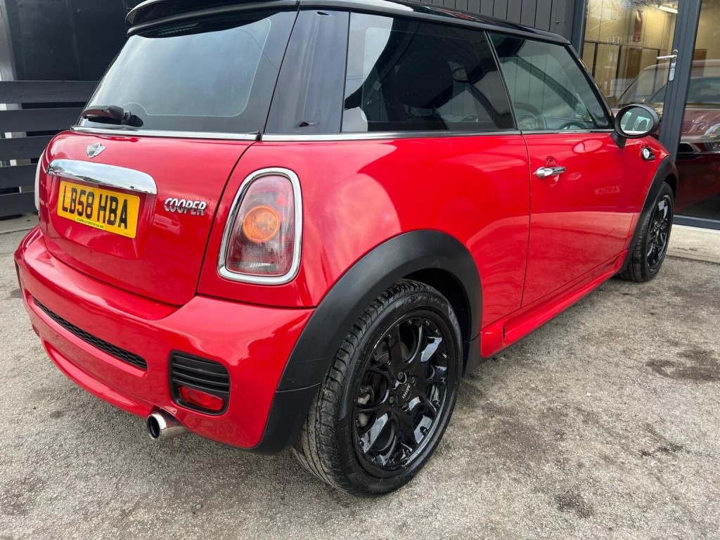 MINI HATCH
