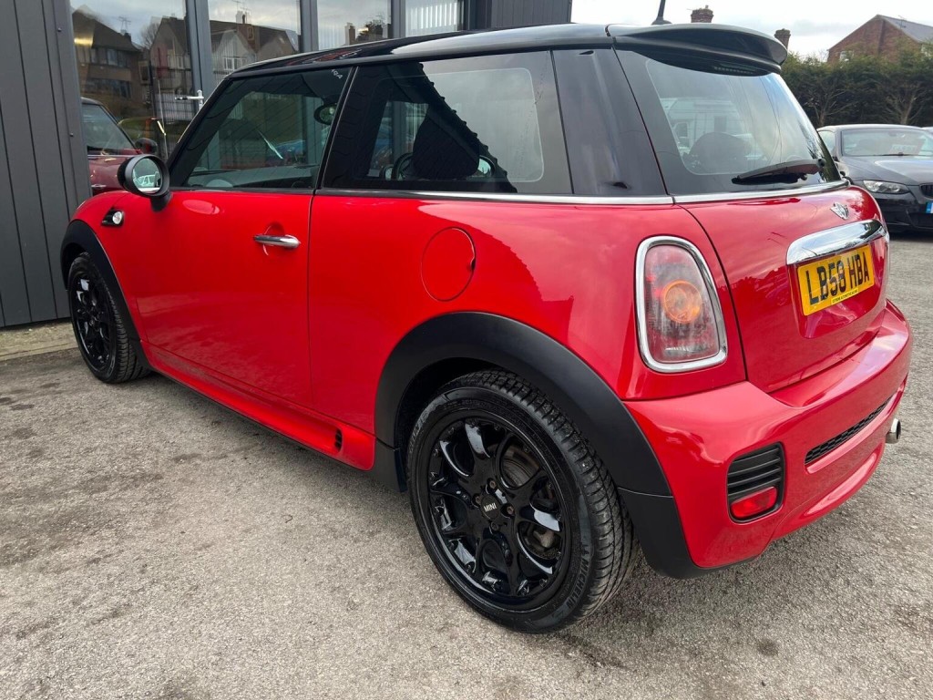 MINI HATCH