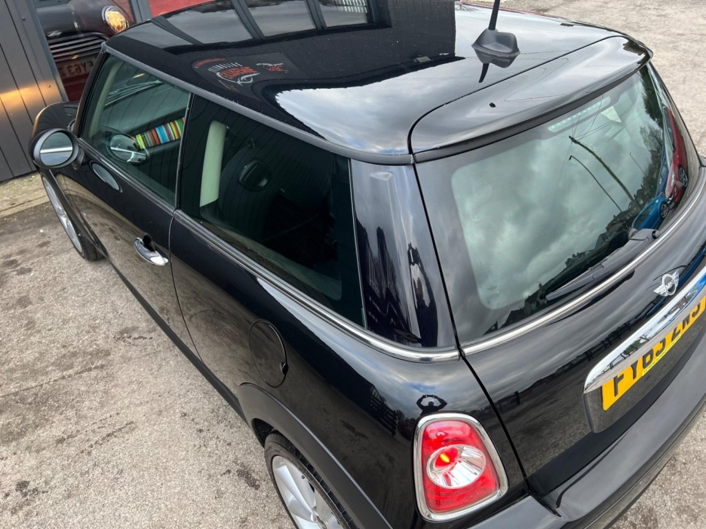 MINI HATCH