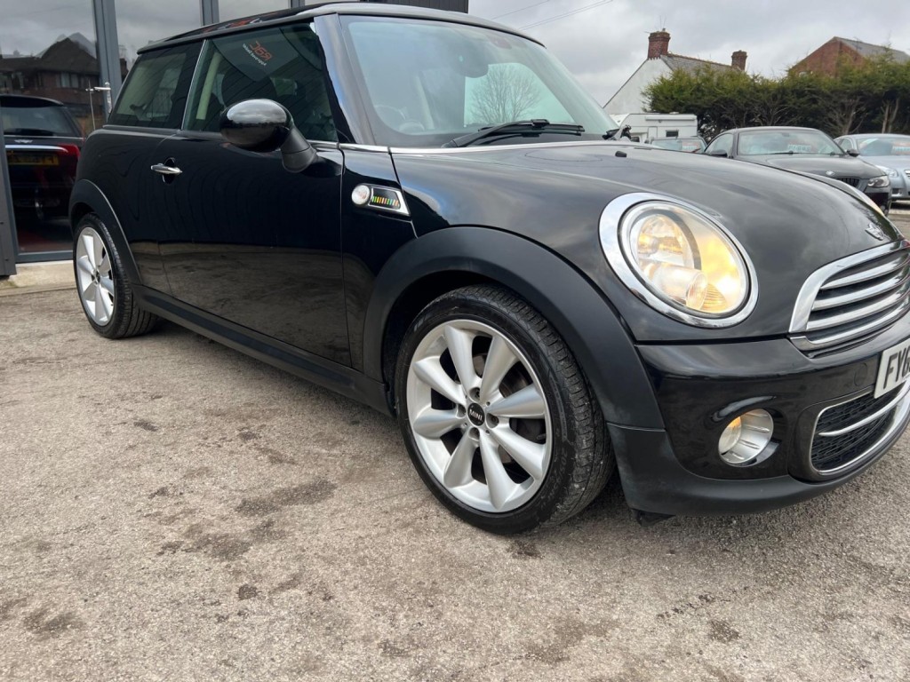 MINI HATCH