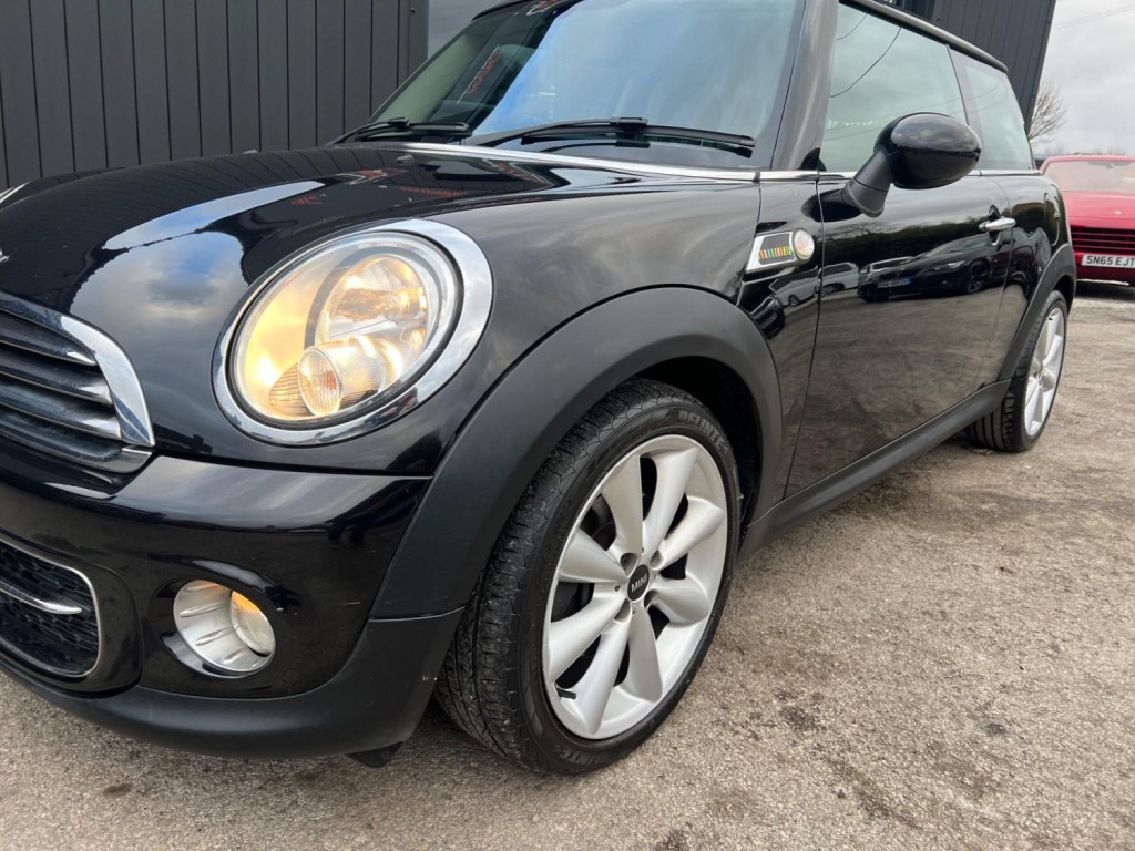 MINI HATCH
