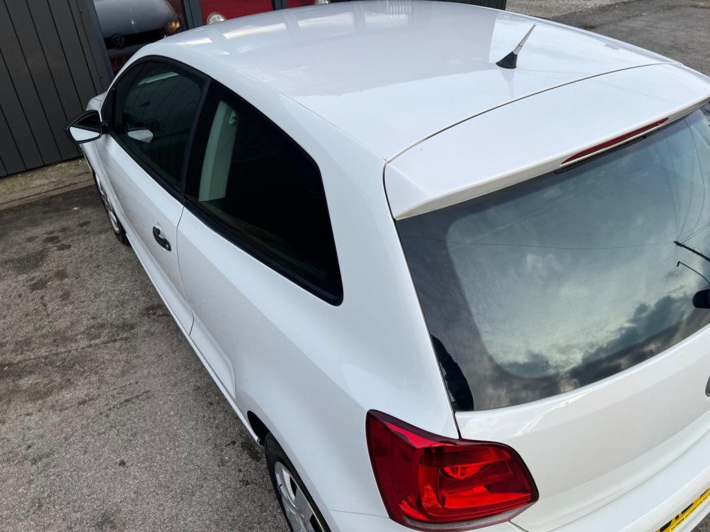 VOLKSWAGEN POLO