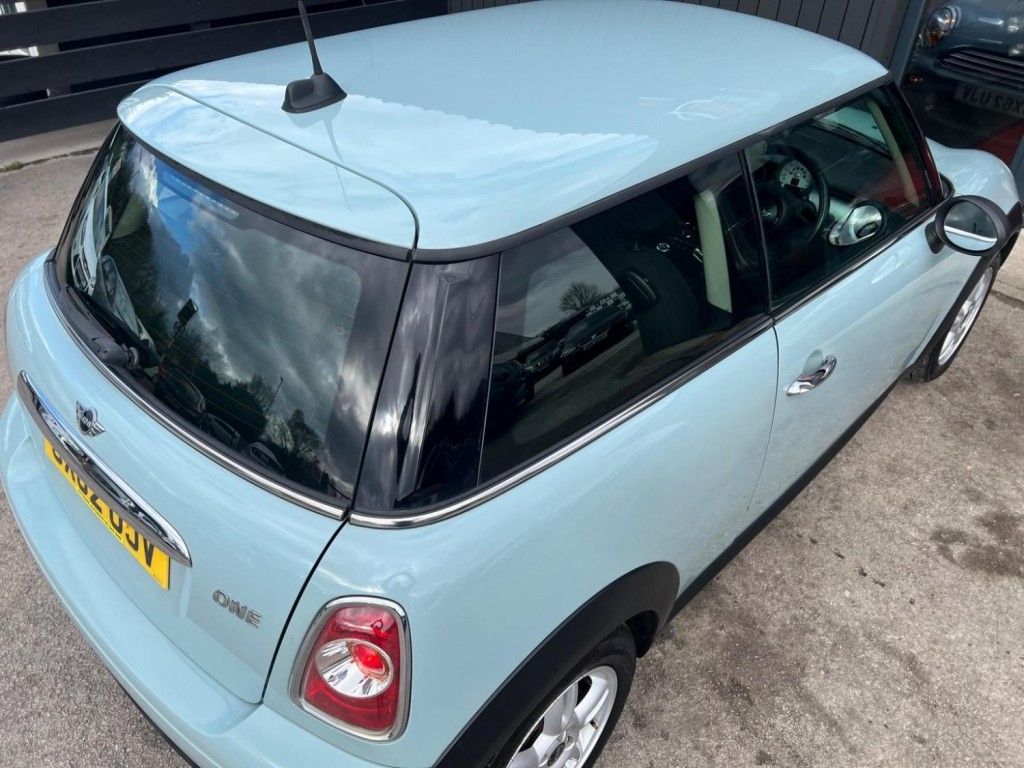 MINI HATCH