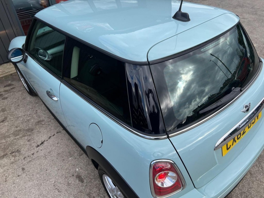 MINI HATCH