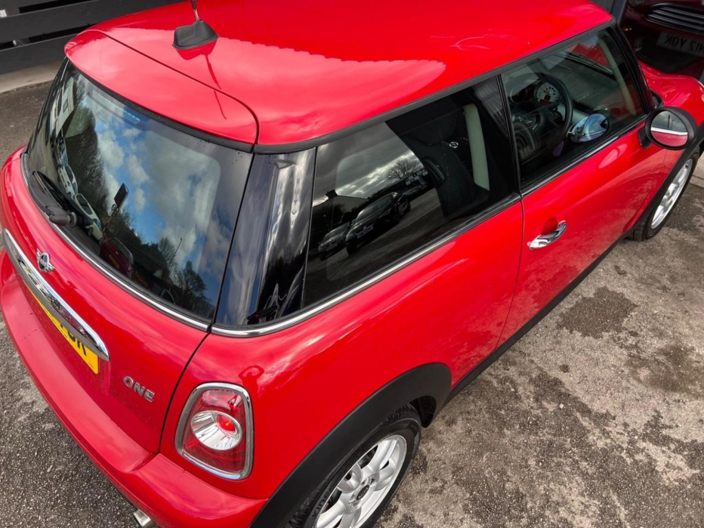 MINI HATCH