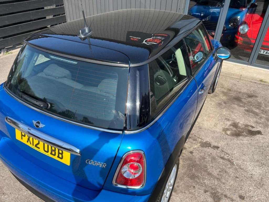 MINI HATCH