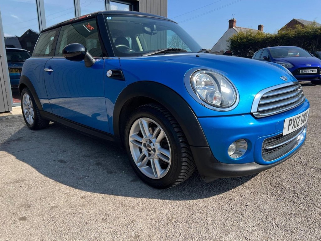 MINI HATCH
