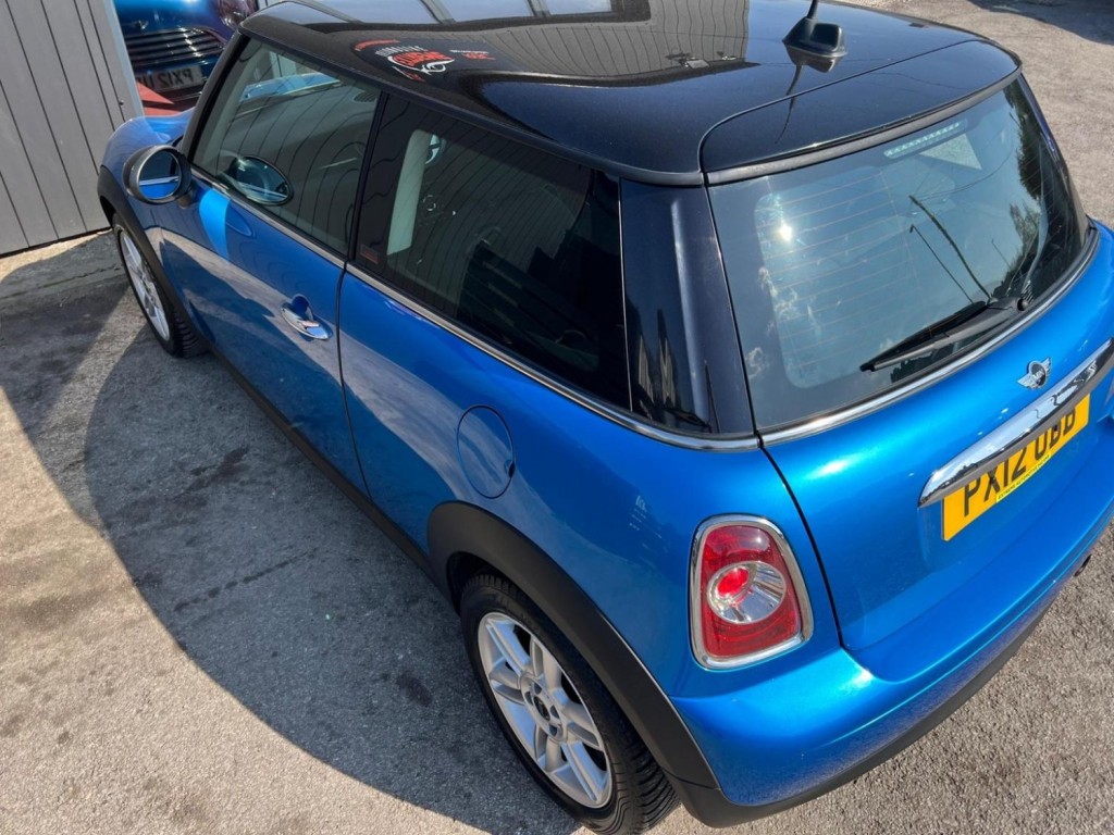 MINI HATCH