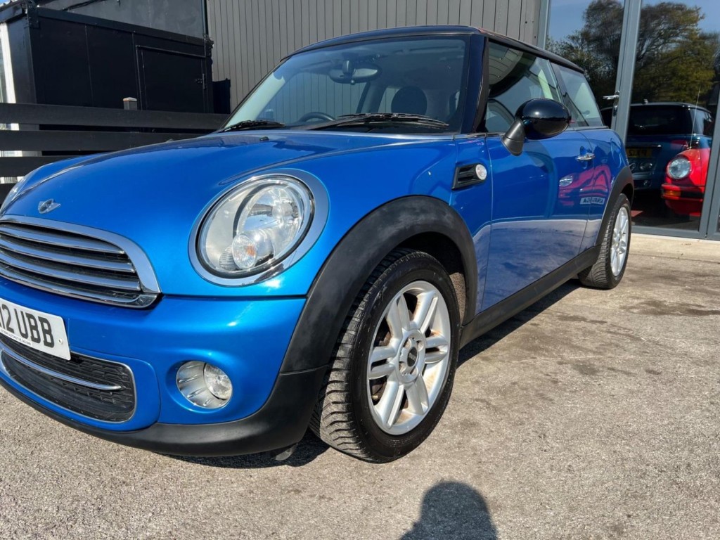MINI HATCH