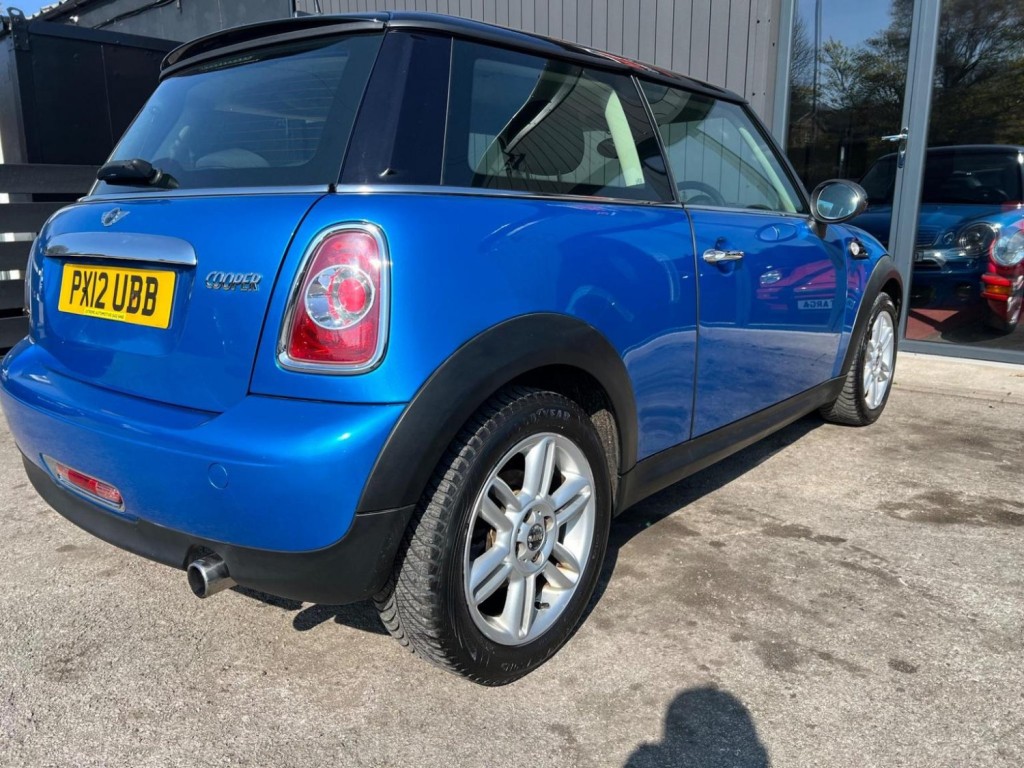 MINI HATCH