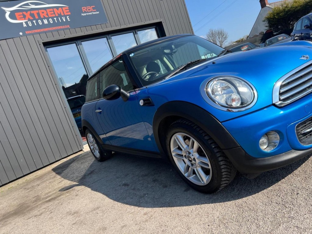 MINI HATCH