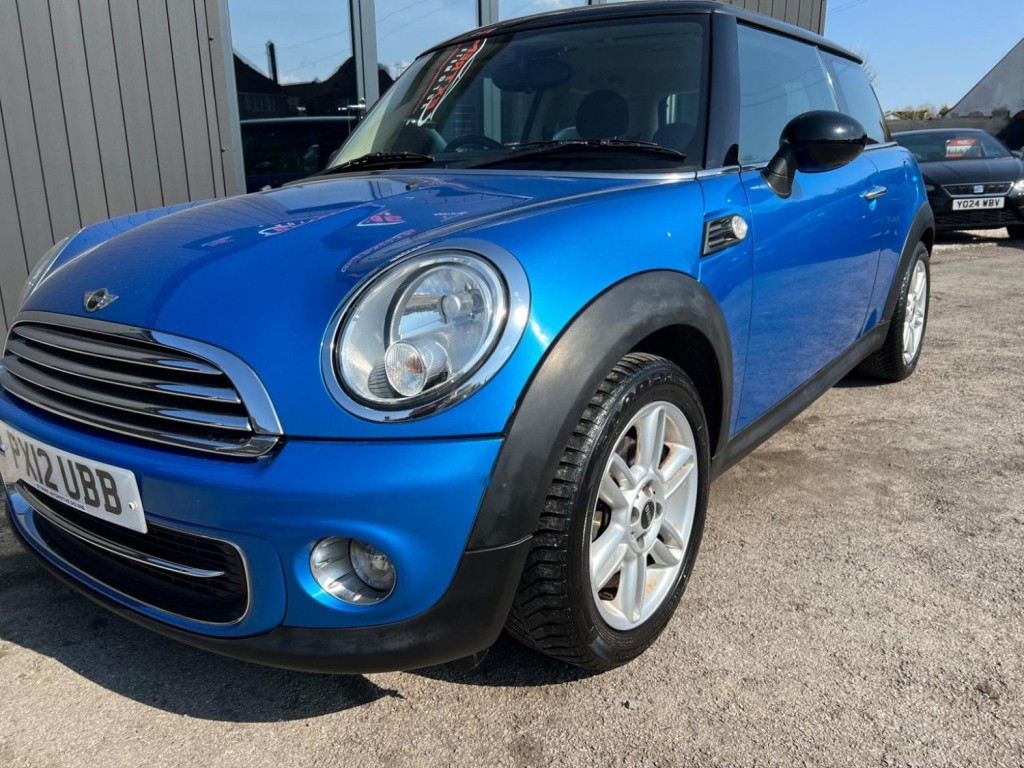MINI HATCH