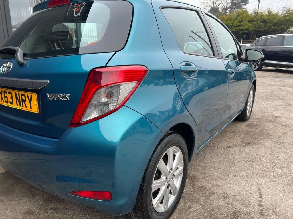 TOYOTA YARIS