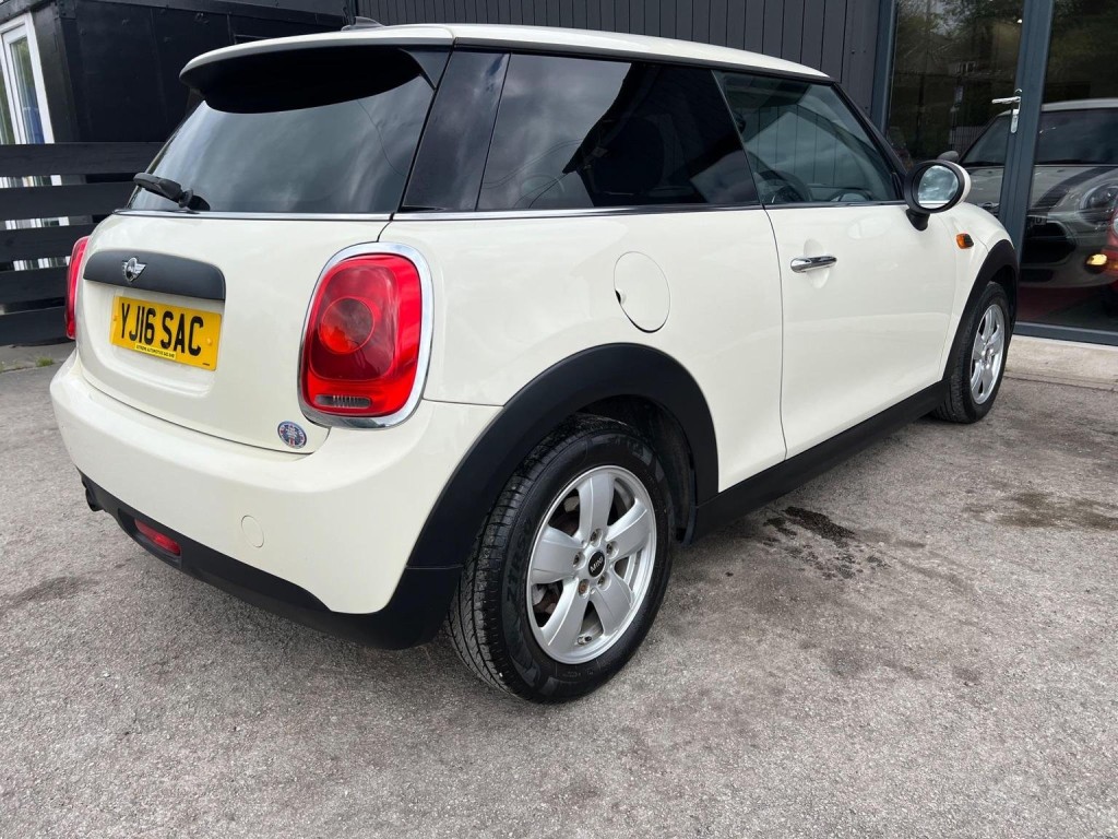 MINI HATCH