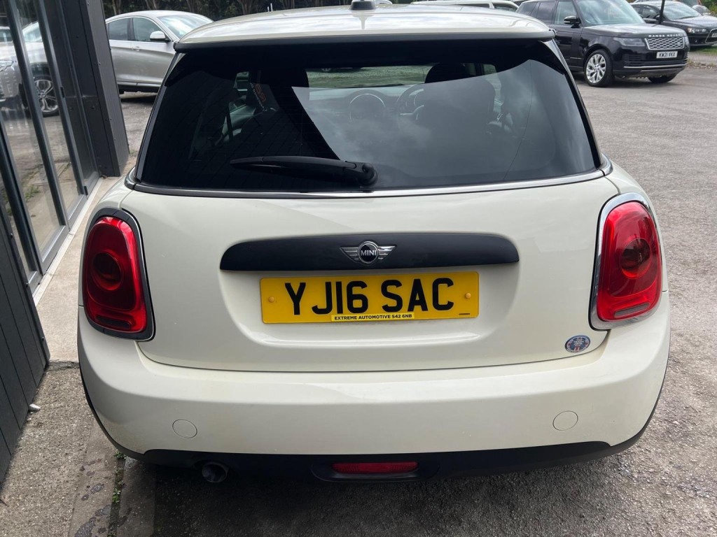 MINI HATCH