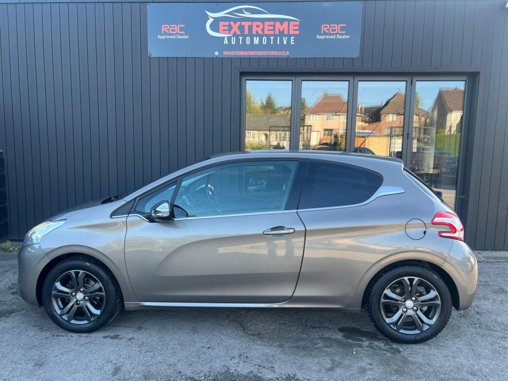 PEUGEOT 208
