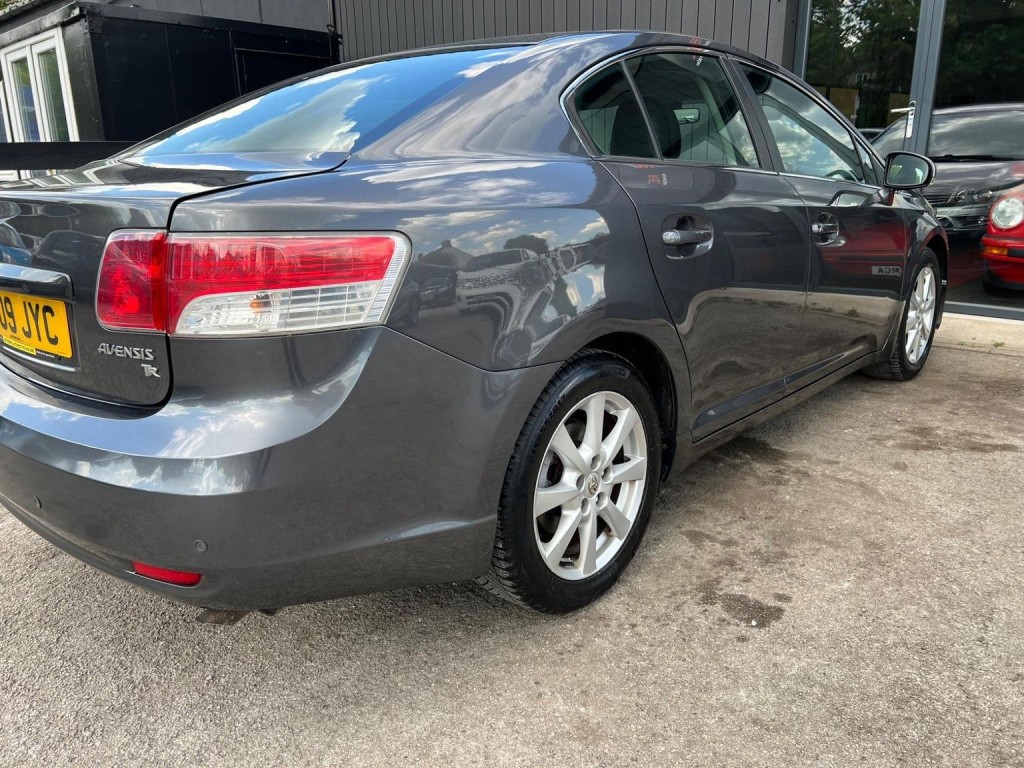 TOYOTA AVENSIS