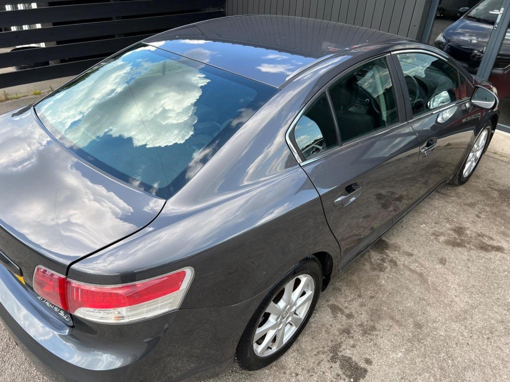 TOYOTA AVENSIS
