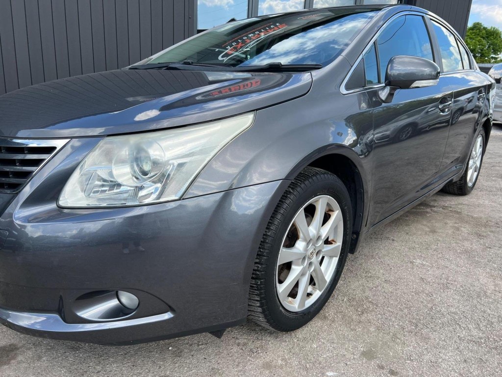 TOYOTA AVENSIS