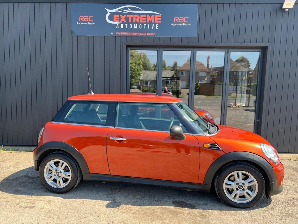 MINI HATCH