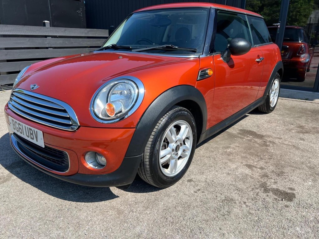 MINI HATCH