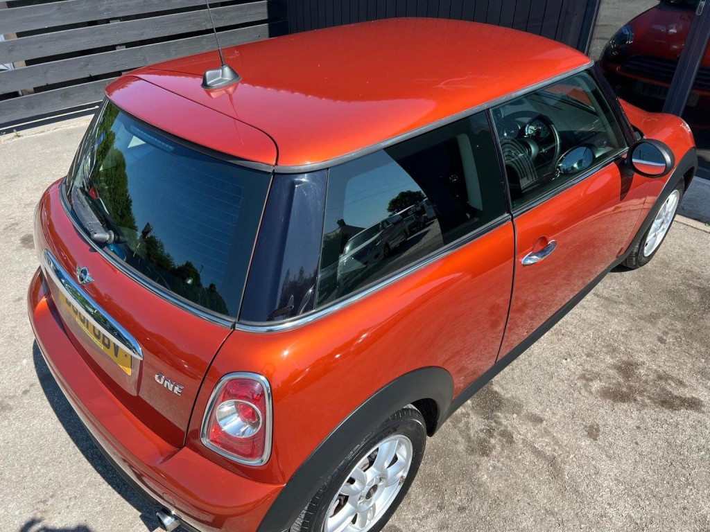 MINI HATCH