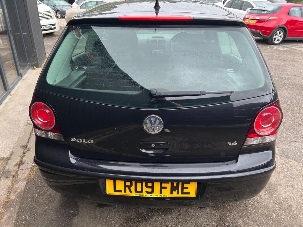VOLKSWAGEN POLO