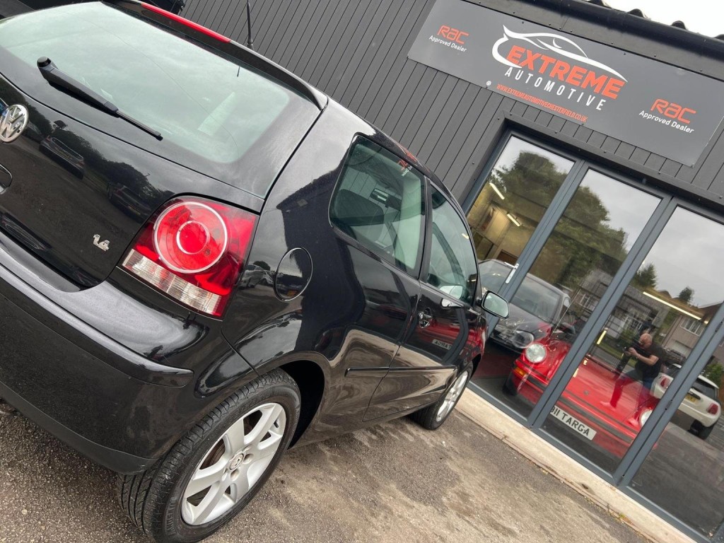 VOLKSWAGEN POLO