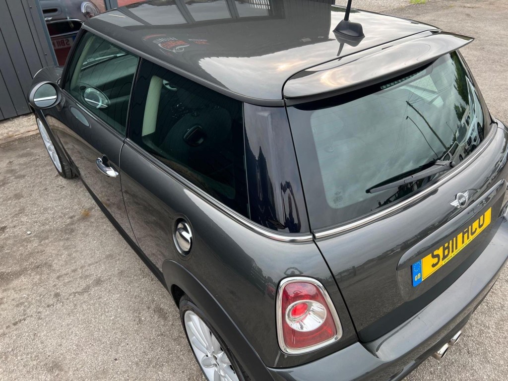 MINI HATCH