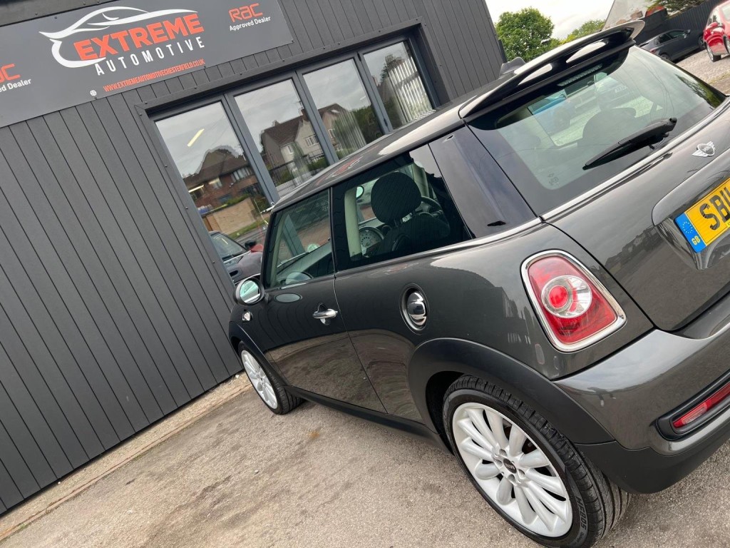 MINI HATCH
