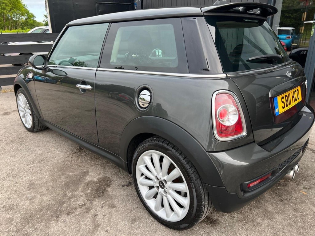 MINI HATCH